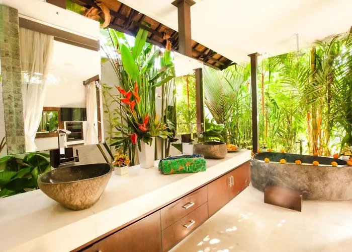 Besok Villa Seminyak (Bali)
